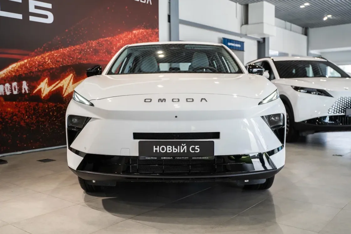 OMODA C5 - вид спереди