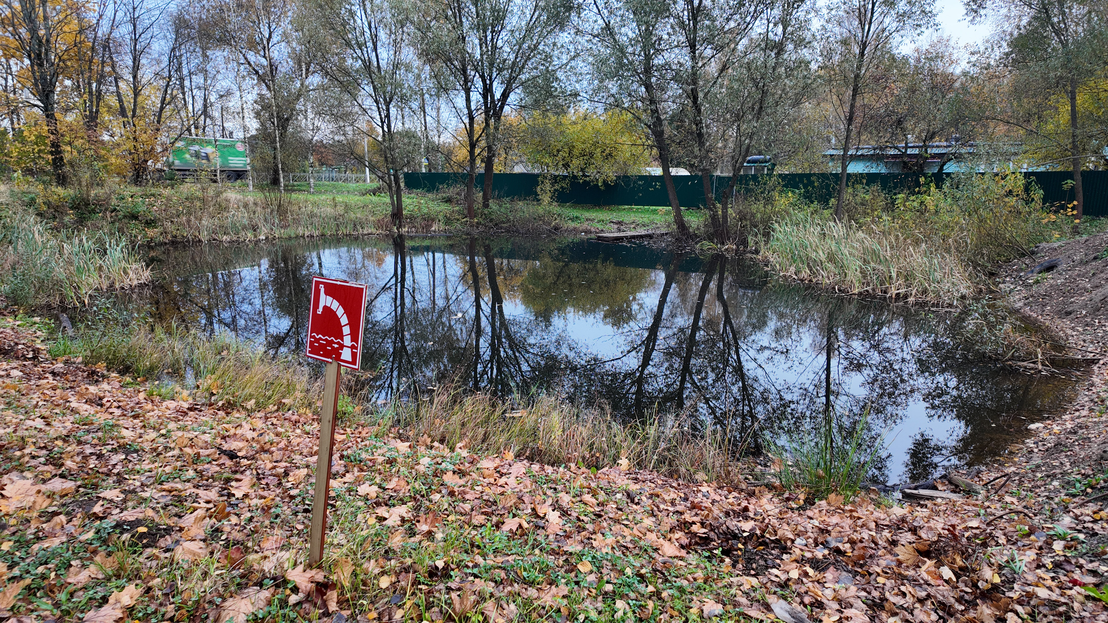 Вид пожарного водоёма в Некрасове