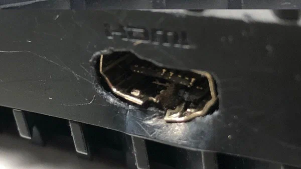 Что делать, если расшатался HDMI-порт на игровой консоли Что делать, если расшатался HDMI-порт на игровой консоли