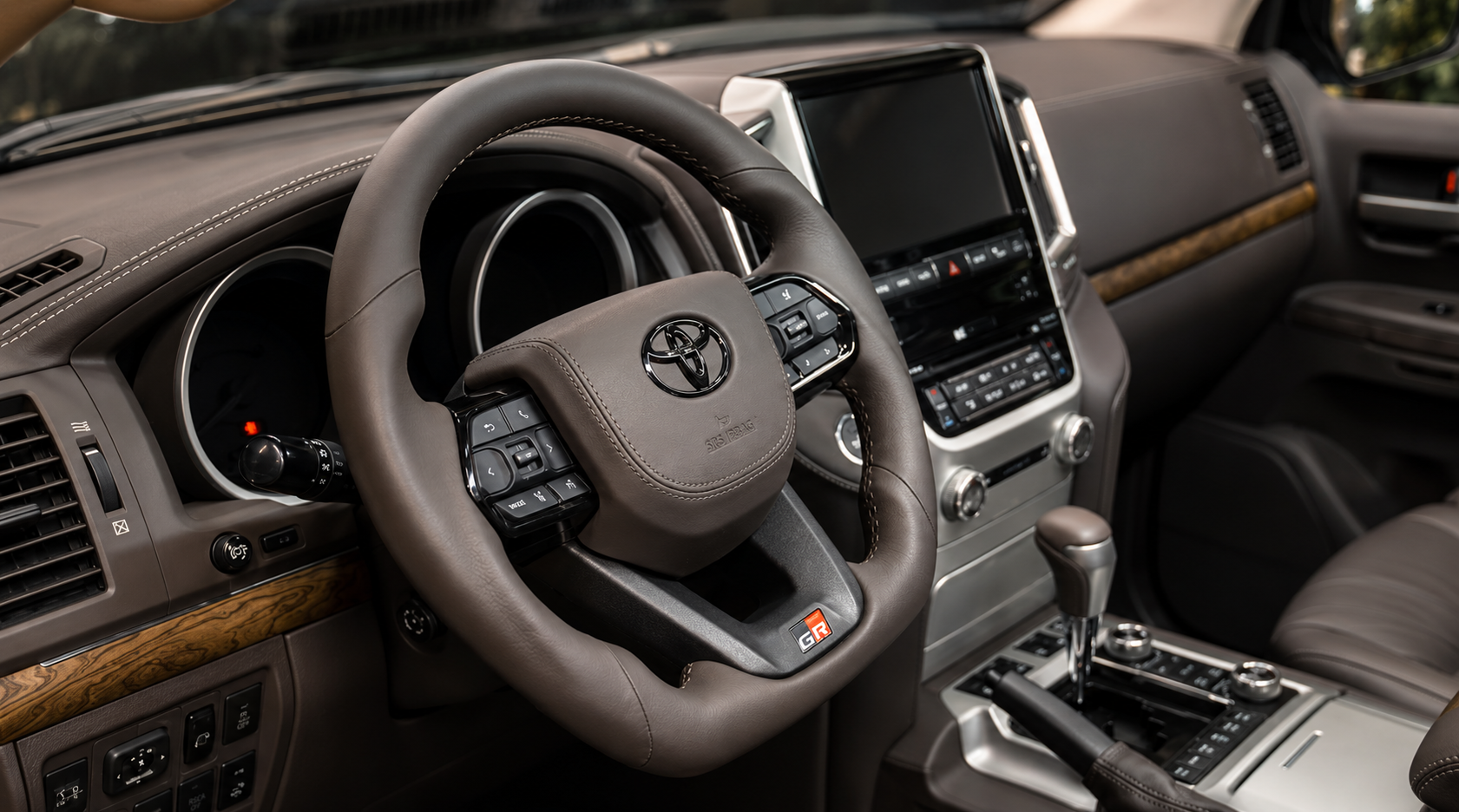 Руль Toyota Land Cruiser после доработки анатомии и перетяжки