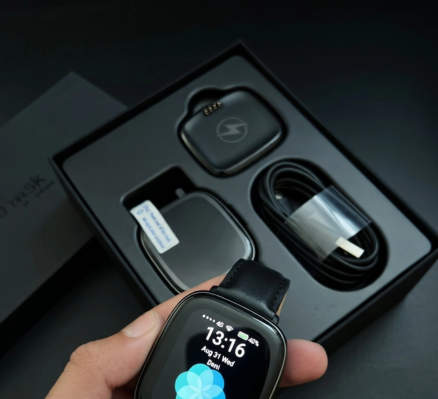 A health watch with artificial intelligence (AI) and a non-invasive glucometer, ACCO. Buy a noninvasive glucometer. Monitor your blood sugar and diabetes.