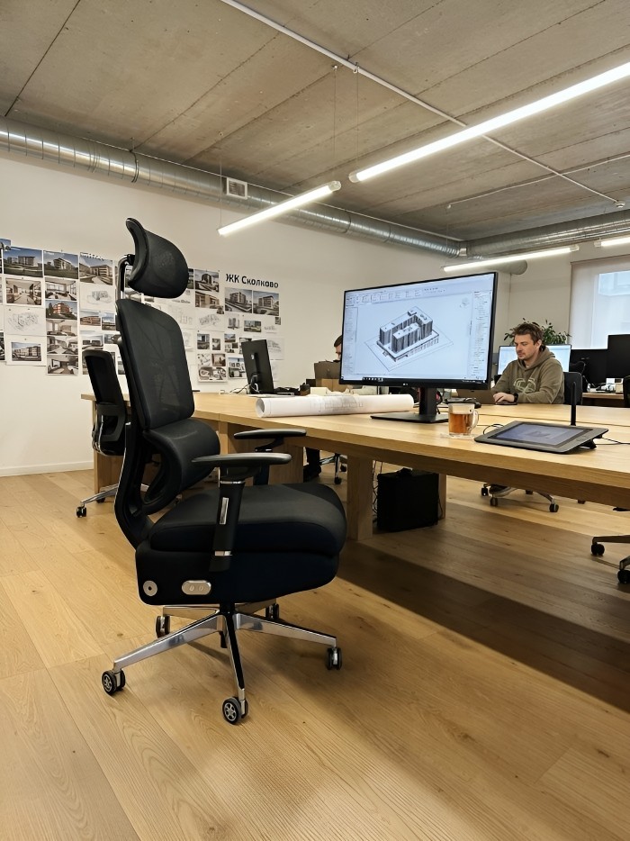 Кресло OSARI GENIUS A2 у клиента в дизайнерской студии