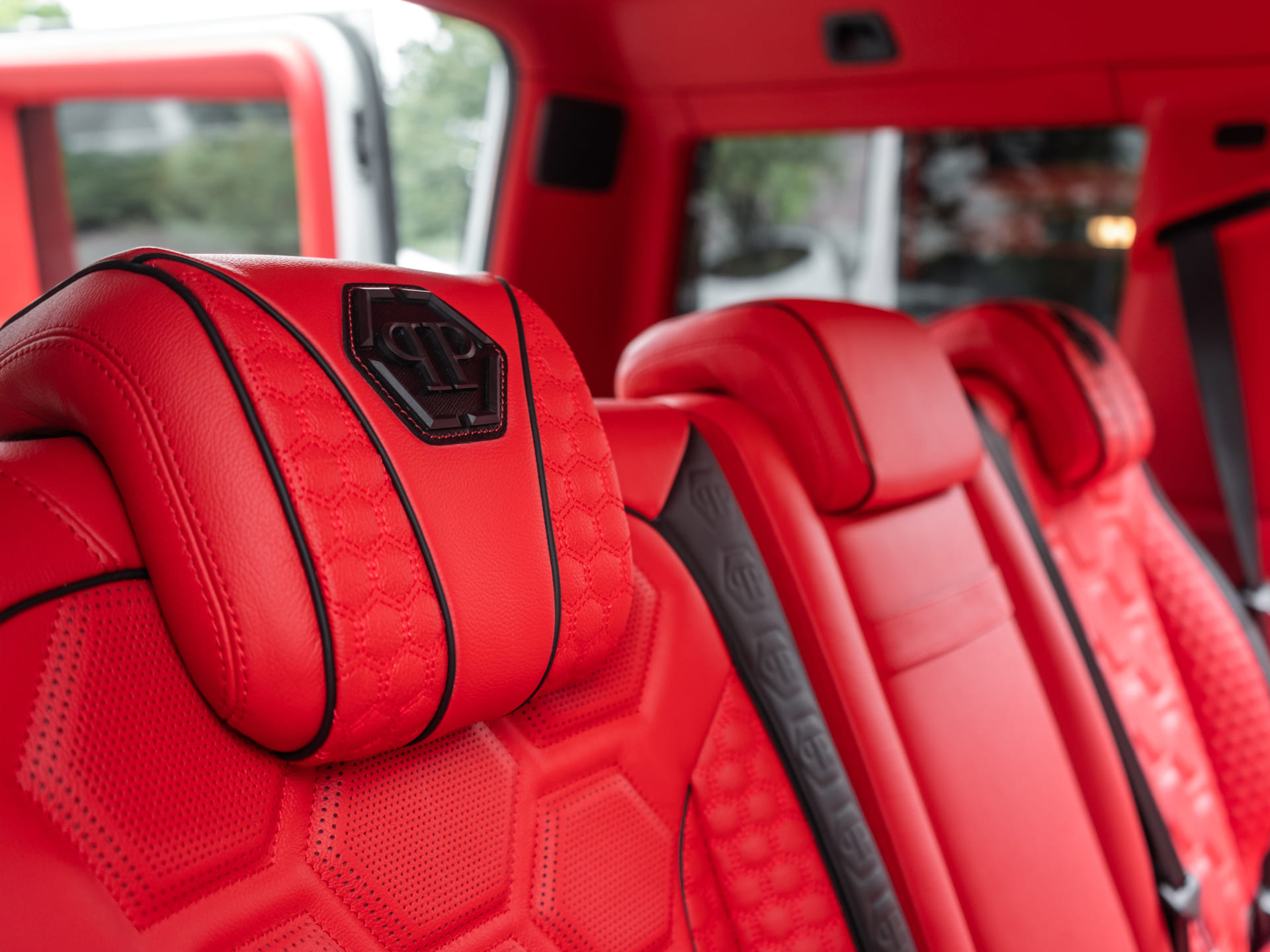 Потолок и детали салона Mercedes-Benz G-Class Philipp Plein