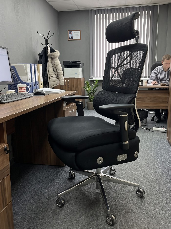 Кресло OSARI GENIUS A2 у клиента в переговорной комнате