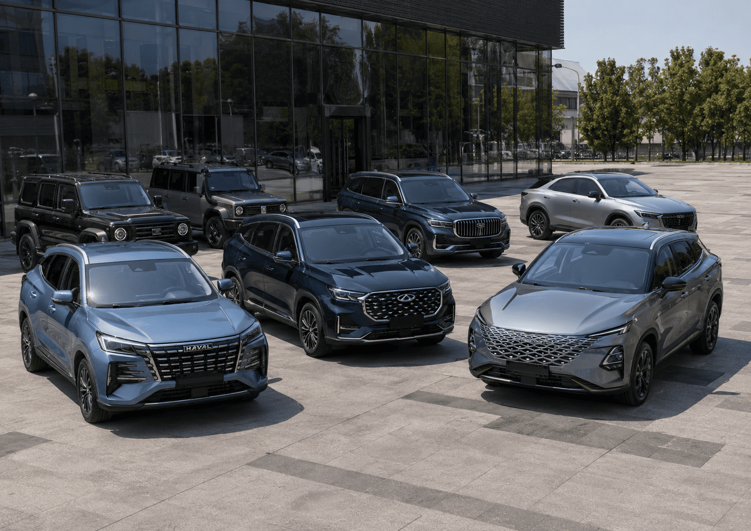 Китайские кроссоверы 2026 года перед современным автосалоном